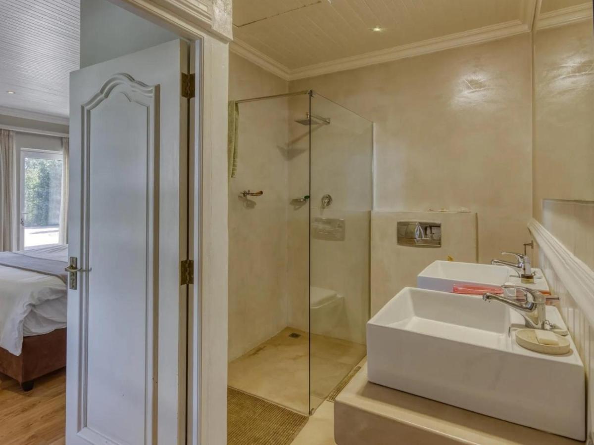 Explorer Guesthouse Somerset West Ruang foto